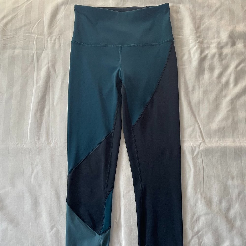 Lululemon Luxtreme Size 4 Leggings Teal/Navy